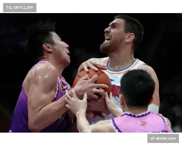 豪斯职业态度获北控教练组赞扬，其拼搏精神感染全队士气